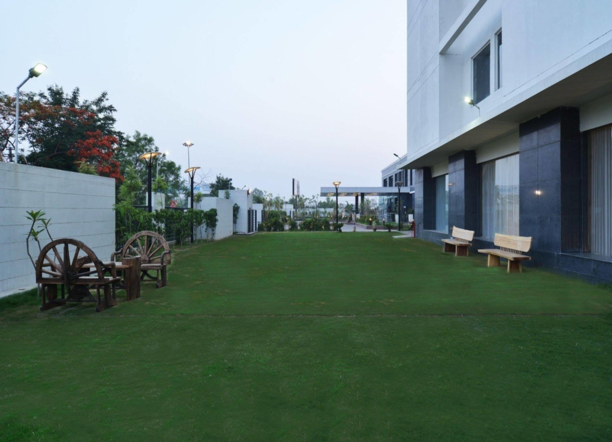 Red Fox By Lemon Tree Hotels, Bhiwadi Exterior foto